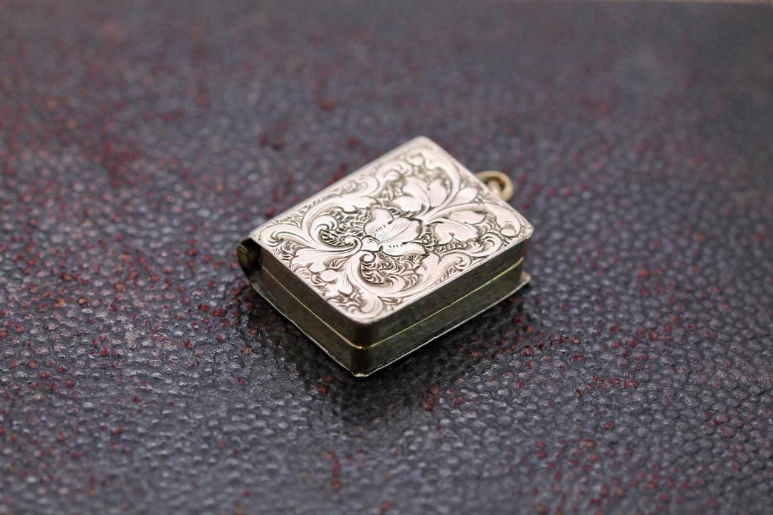 Antique 9ct Gold Chased Book Locket, c.1880
