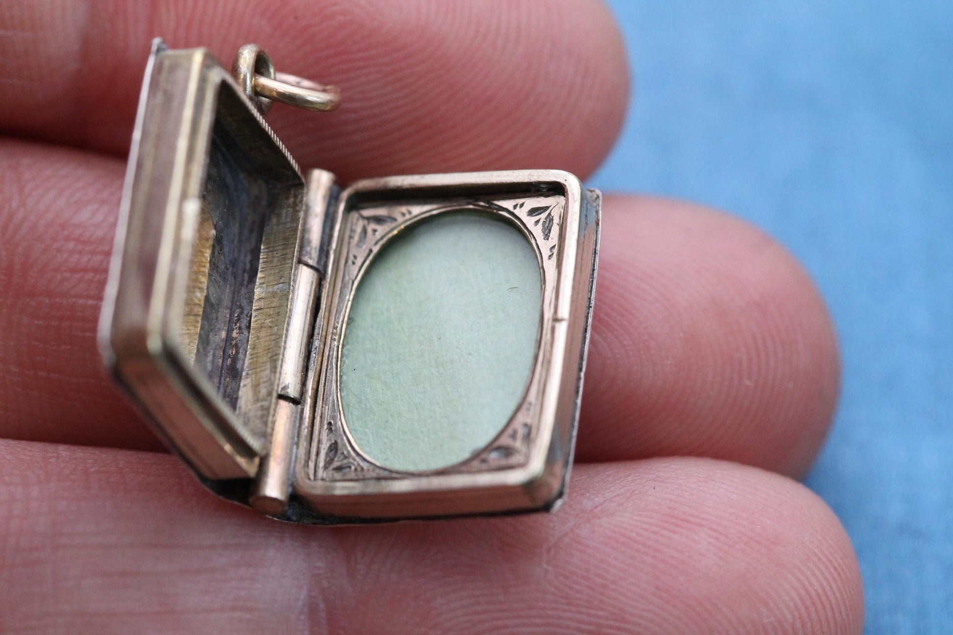 Antique-9ct-Gold-Chased-Book-Locket,-c.1880