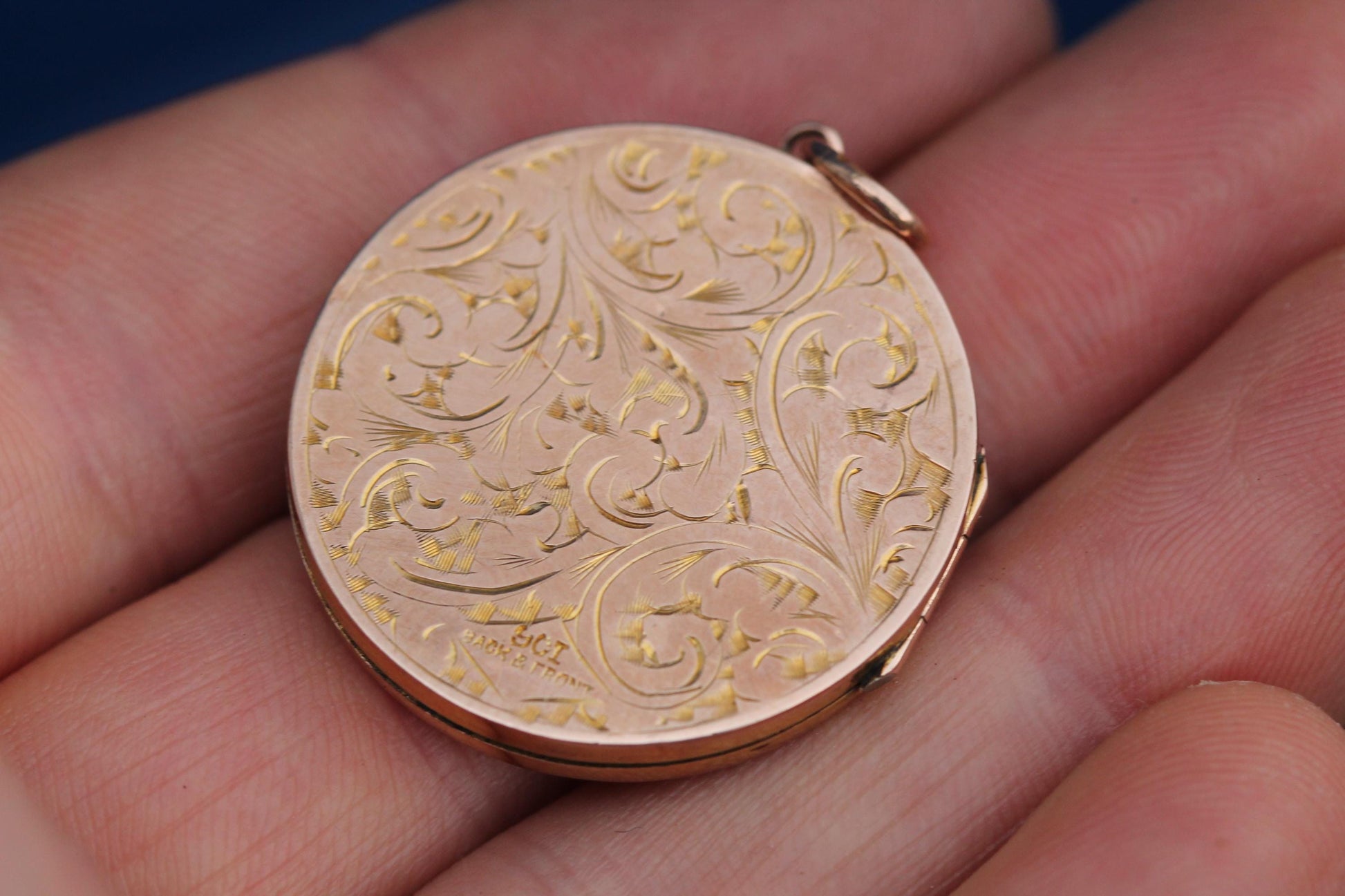 Antique-9ct-Gold-Chased-Floral-Locket