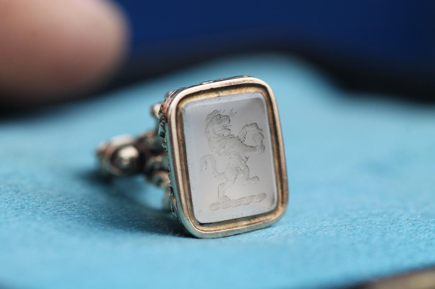 Antique Georgian 15ct Gold Chalcedony Lion Intaglio Seal Pendant