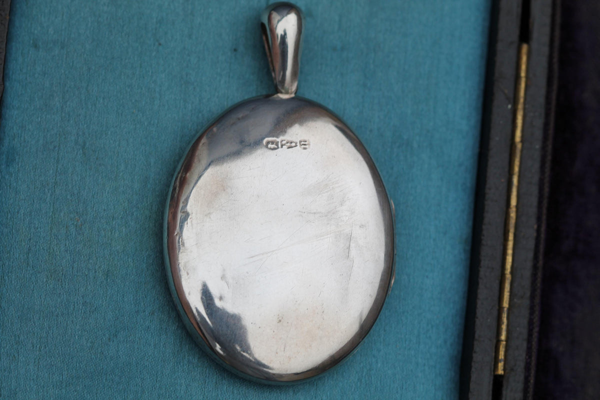 Antique-Sterling-Silver-Floral-Chased-Locket,-1876