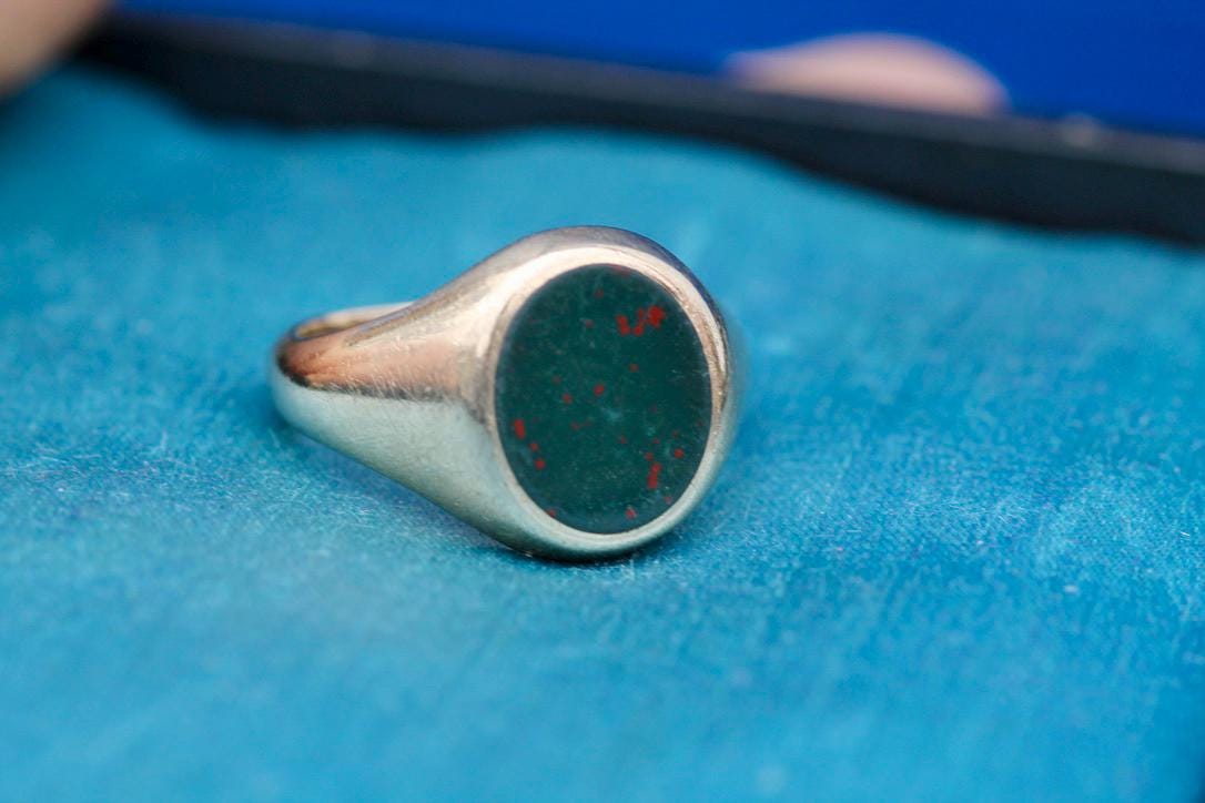 Vintage 9ct Gold Bloodstone Signet Ring