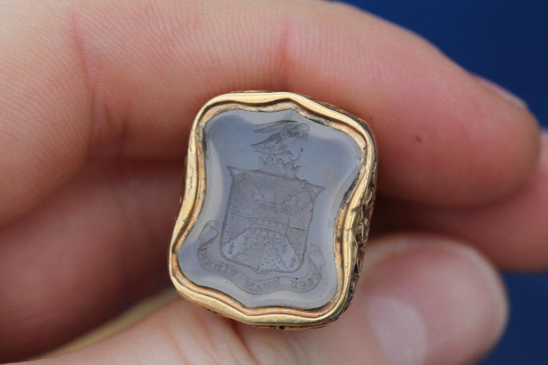 Antique 15ct Gold Intaglio Chalcedony Crest “Esse Quam Videri” Pendant, c.1860
