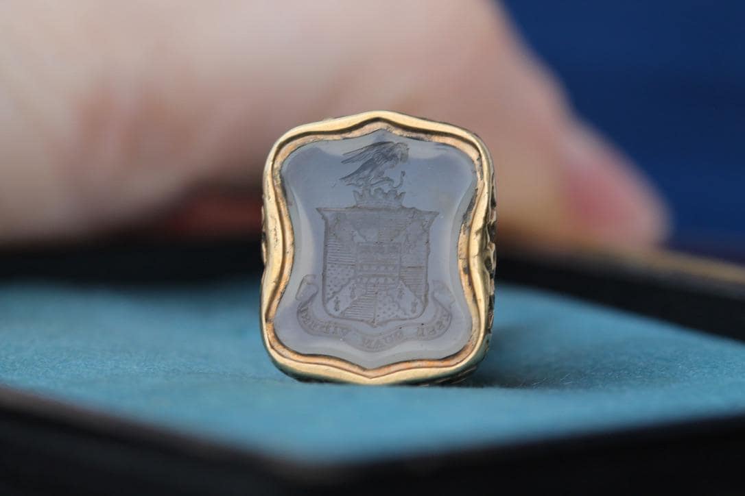 Antique 15ct Gold Intaglio Chalcedony Crest “Esse Quam Videri” Pendant, c.1860