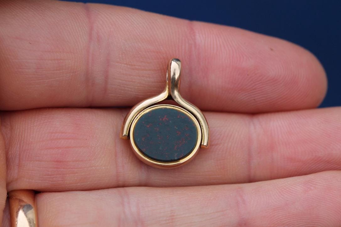 Antique 18ct Gold Sardonyx Bloodstone Spinner Pendant