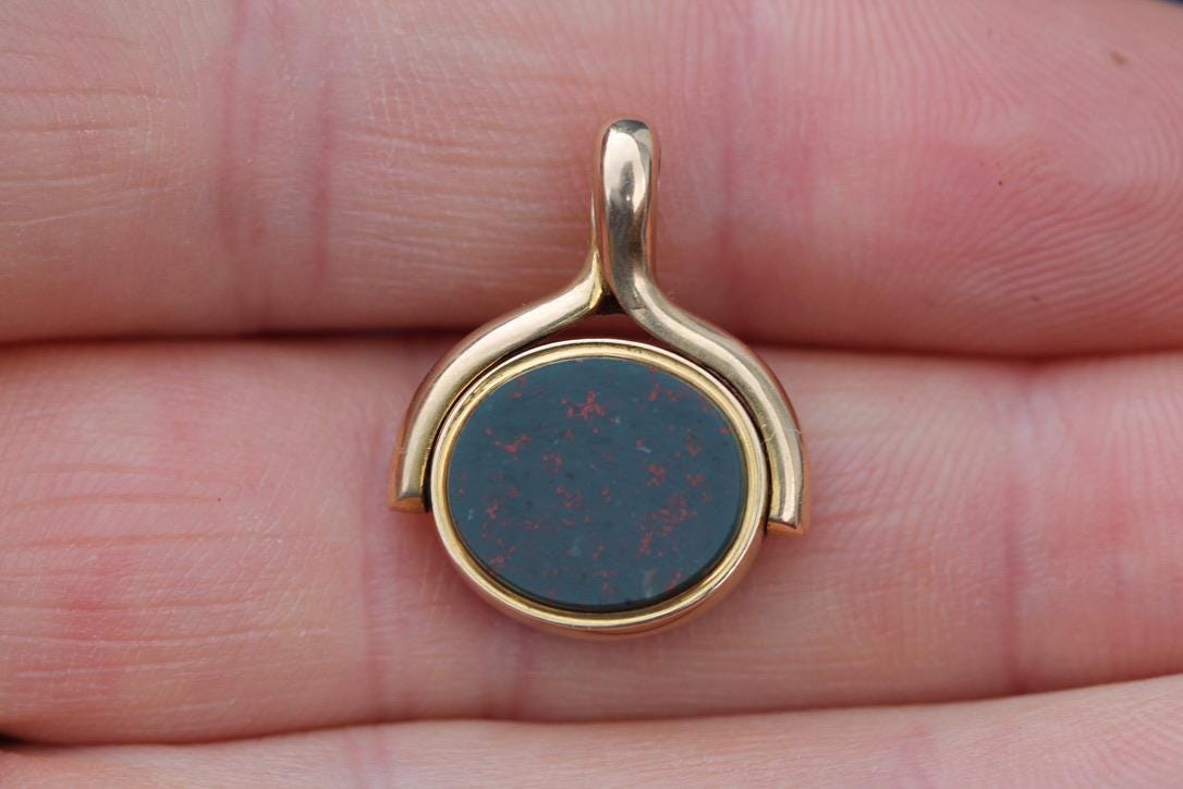 Antique 18ct Gold Sardonyx Bloodstone Spinner Pendant
