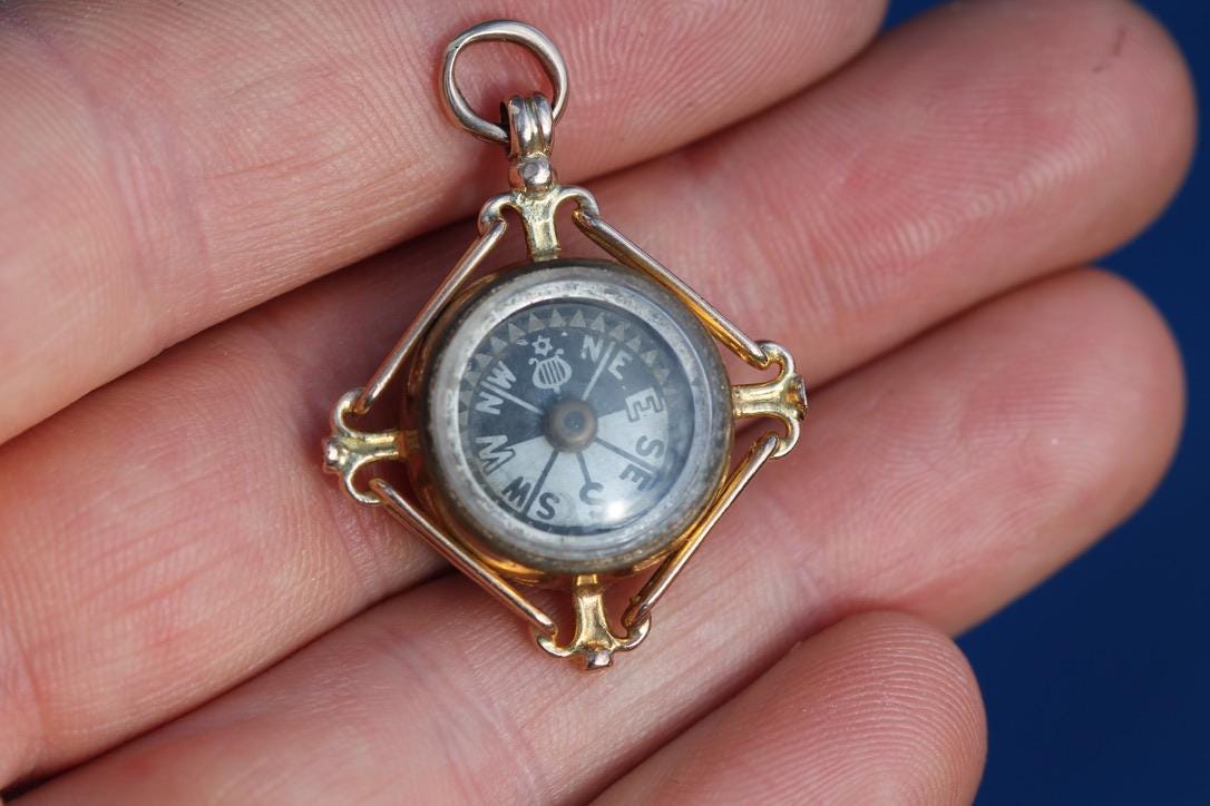 Antique 9ct Gold Carnelian Compass Pendant