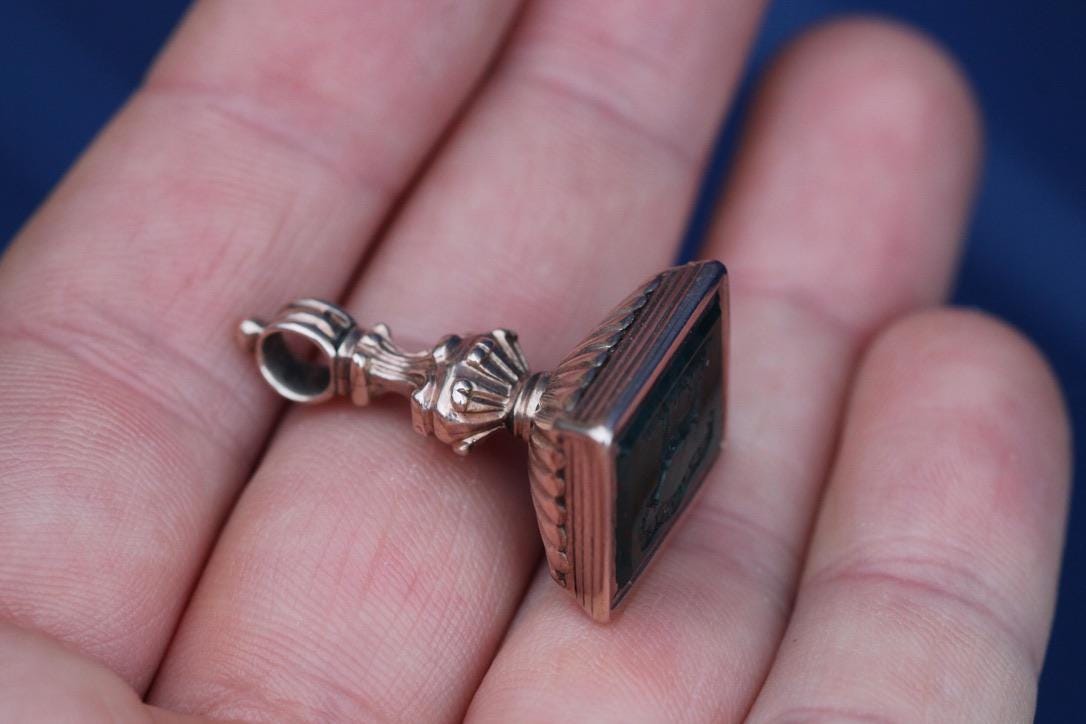 Antique 9ct Gold Pincher Dog Intaglio Crest Pendant, c.1860