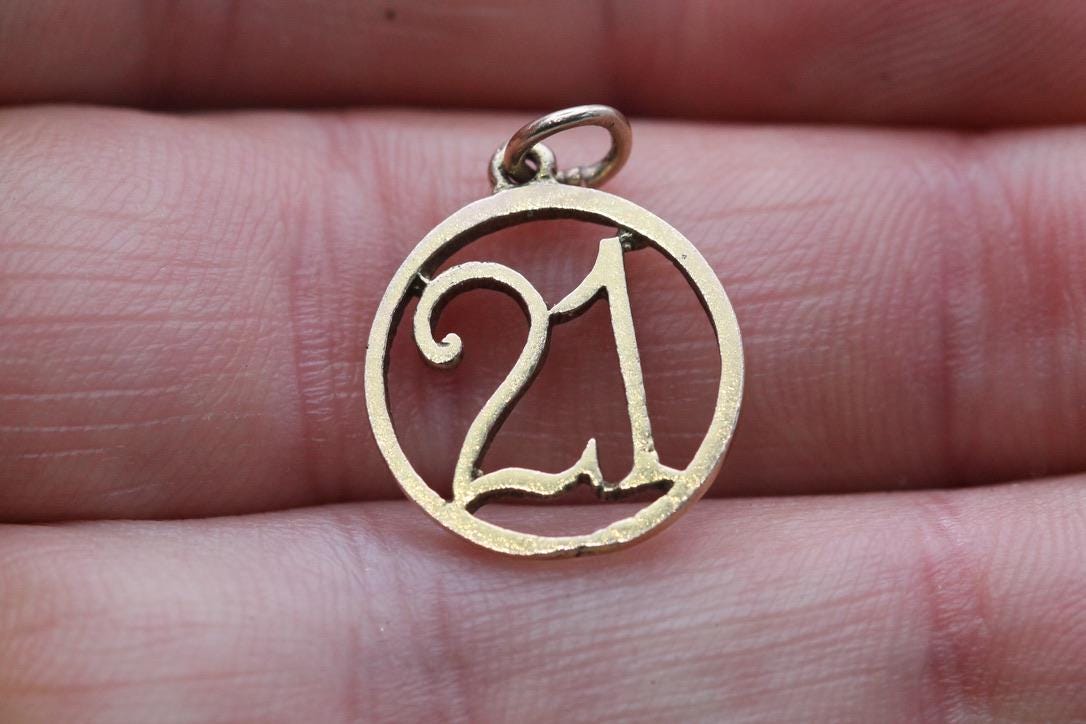 Vintage 9ct Gold "21" Birthday Charm Pendant