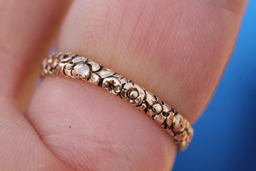 Antique Georgian 18ct Gold Floral Chased Ruby & Pearl Ring, c.1830