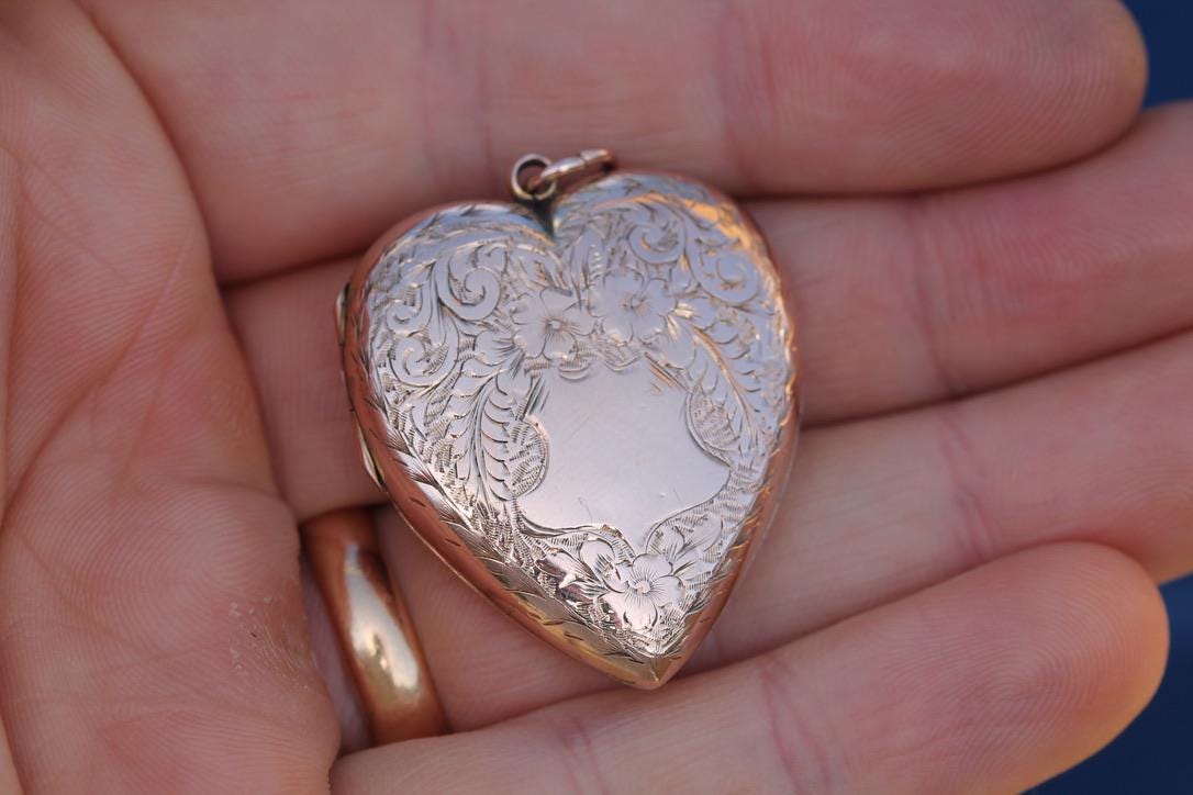 Antique 9ct Gold Large Heart Locket