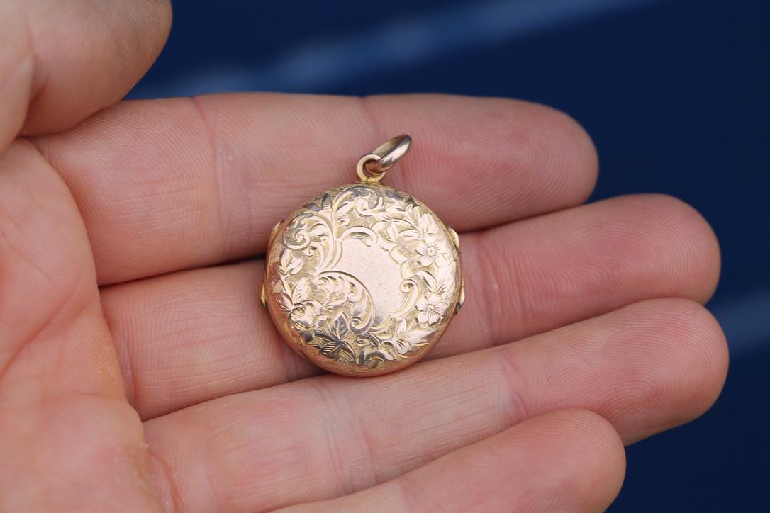 Antique 9ct Gold Triple Chased Locket