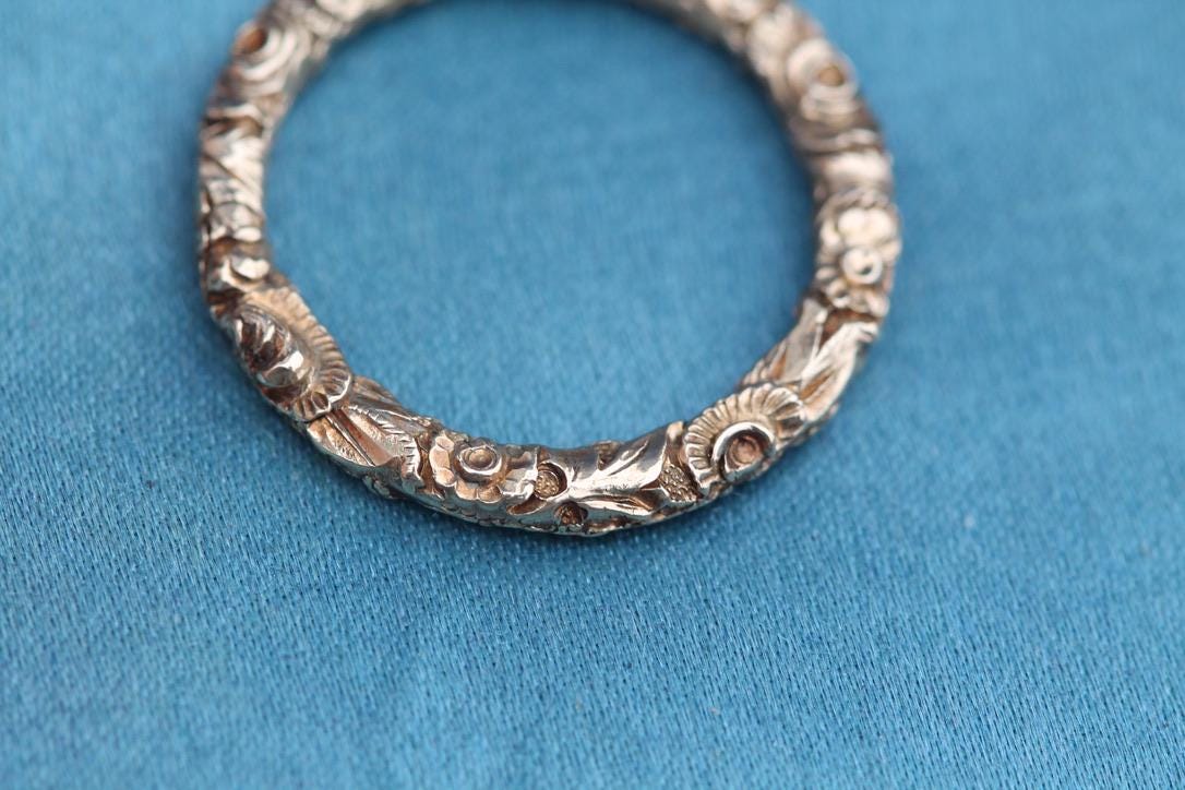 Antique Georgian 15ct Gold Finely Chased Split Ring, c.1830
