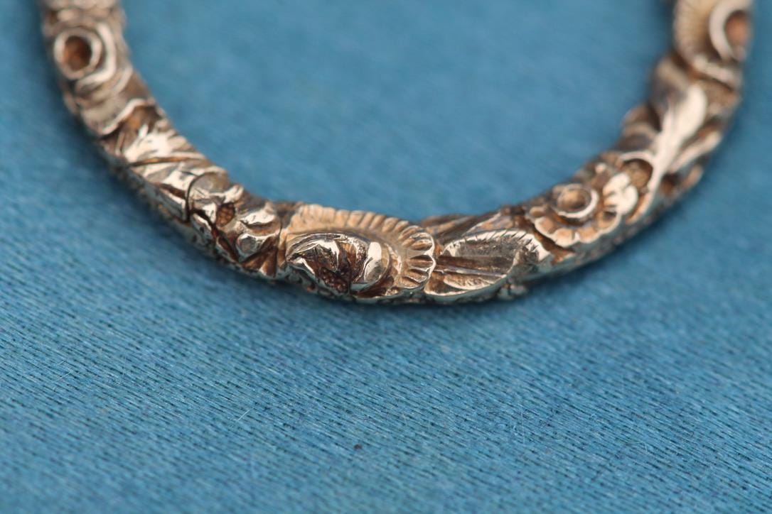 Antique Georgian 15ct Gold Finely Chased Split Ring, c.1830