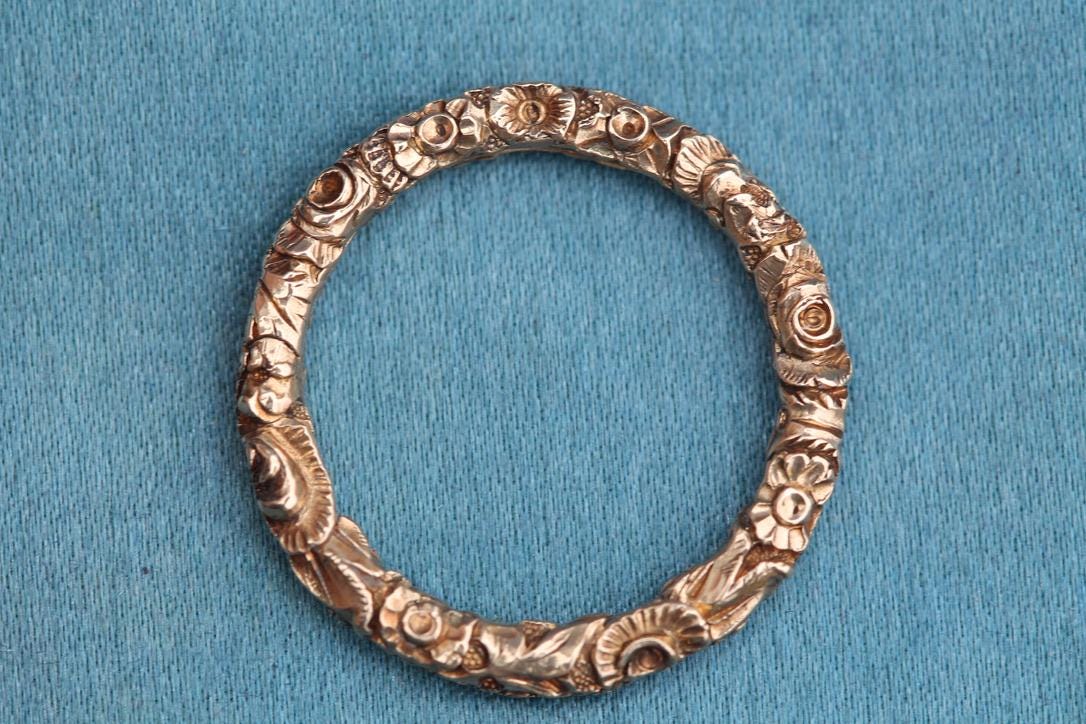 Antique Georgian 15ct Gold Finely Chased Split Ring, c.1830