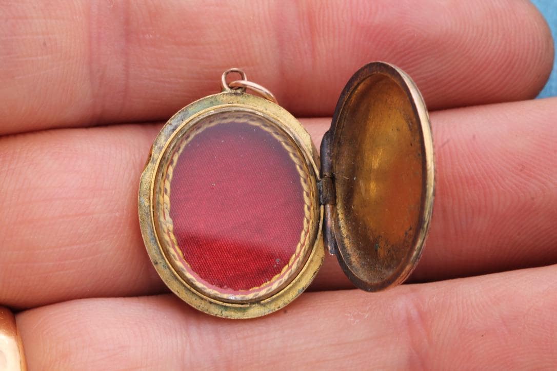 Antique 9ct Gold Victorian Shamrock Locket | c.1890