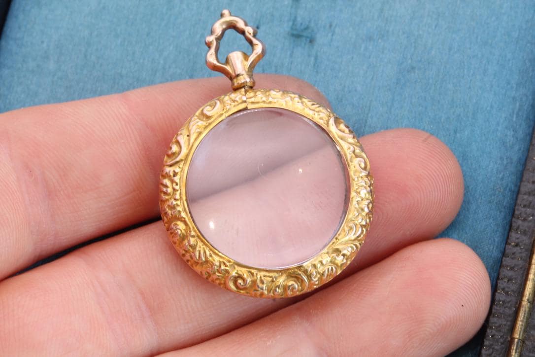 Antique 9ct Yellow Gold Embossed Locket