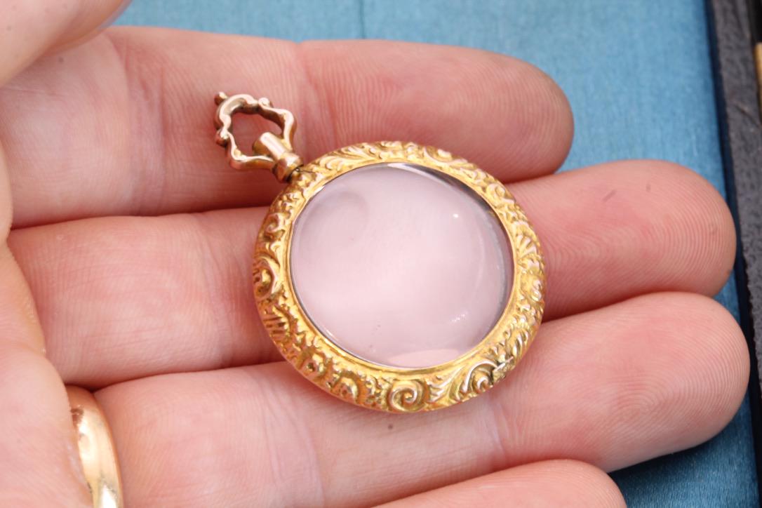 Antique 9ct Yellow Gold Embossed Locket