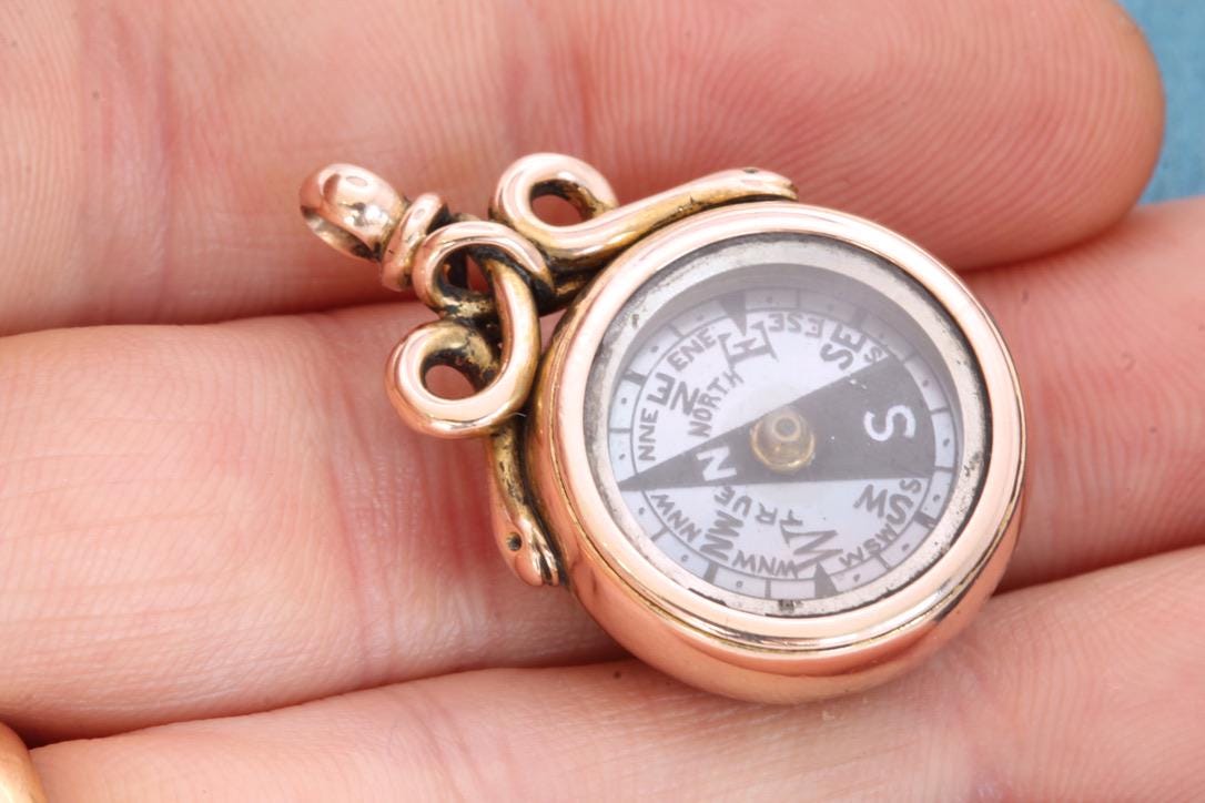 Antique-15ct-Gold-Snake-Compass-Pendant,-1899