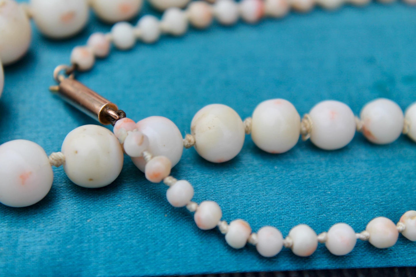 Antique 9ct Gold Angel Skin Coral Beaded Necklace, 23.5"