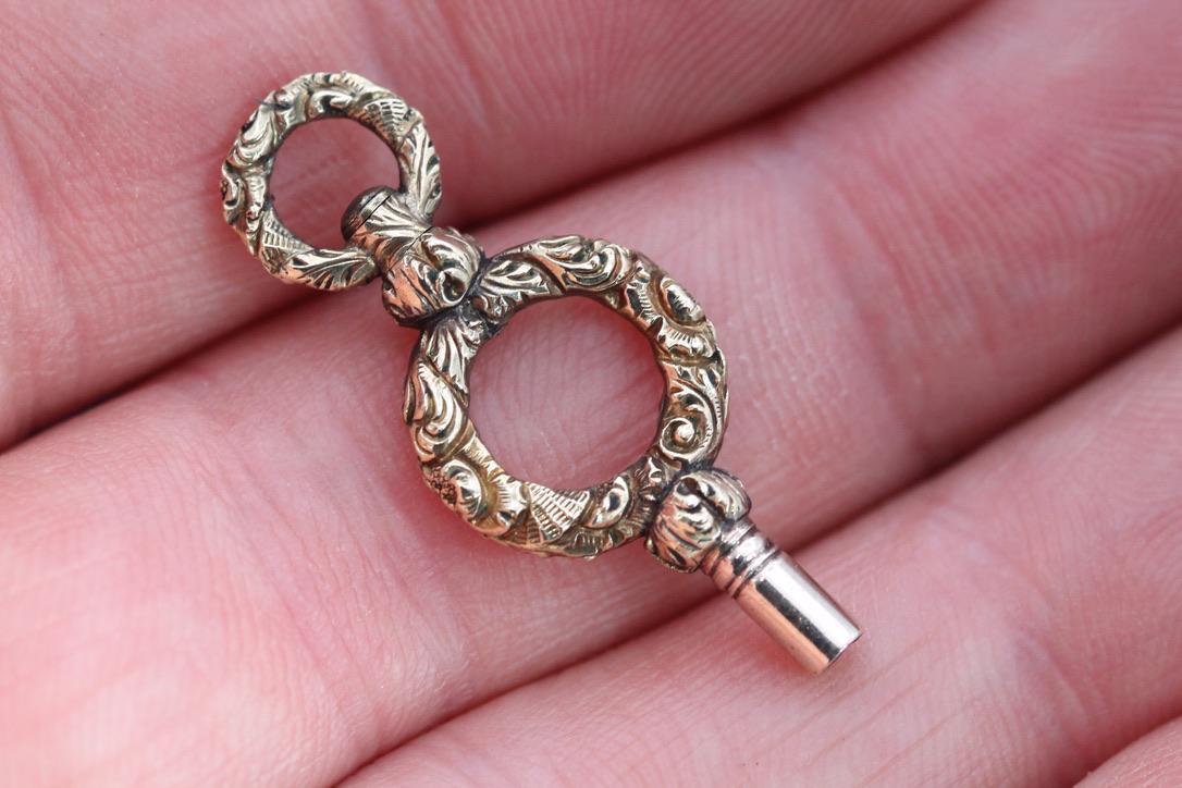 Antique Georgian 15ct Gold Chased Watch Key, Size 5