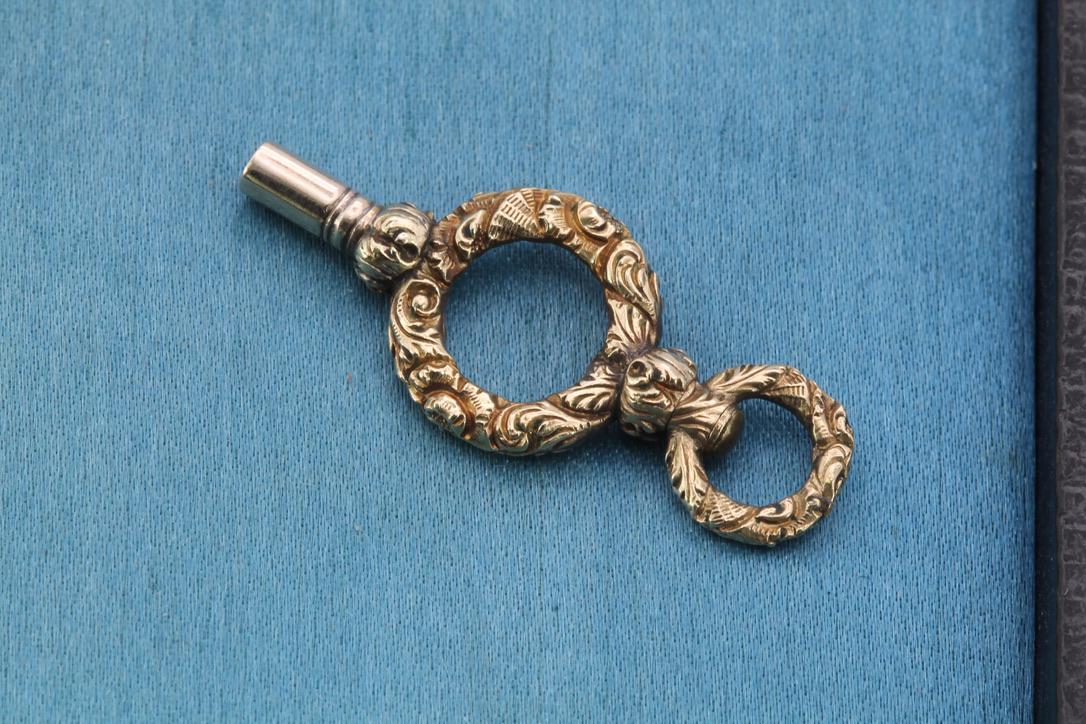 Antique Georgian 15ct Gold Chased Watch Key, Size 5