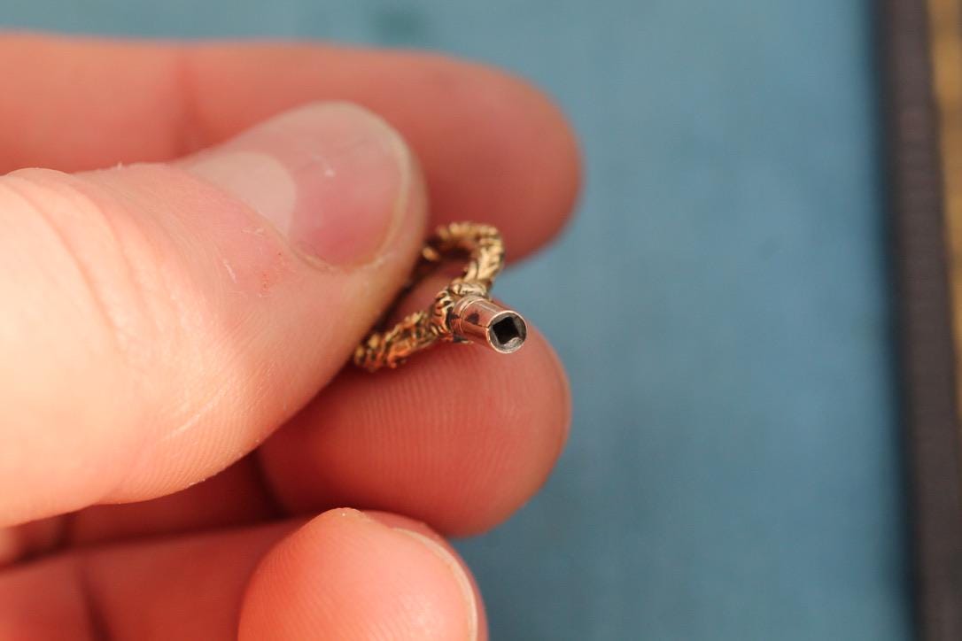 Antique-Georgian-15ct-Gold-Chased-Watch-Key,-Size-5