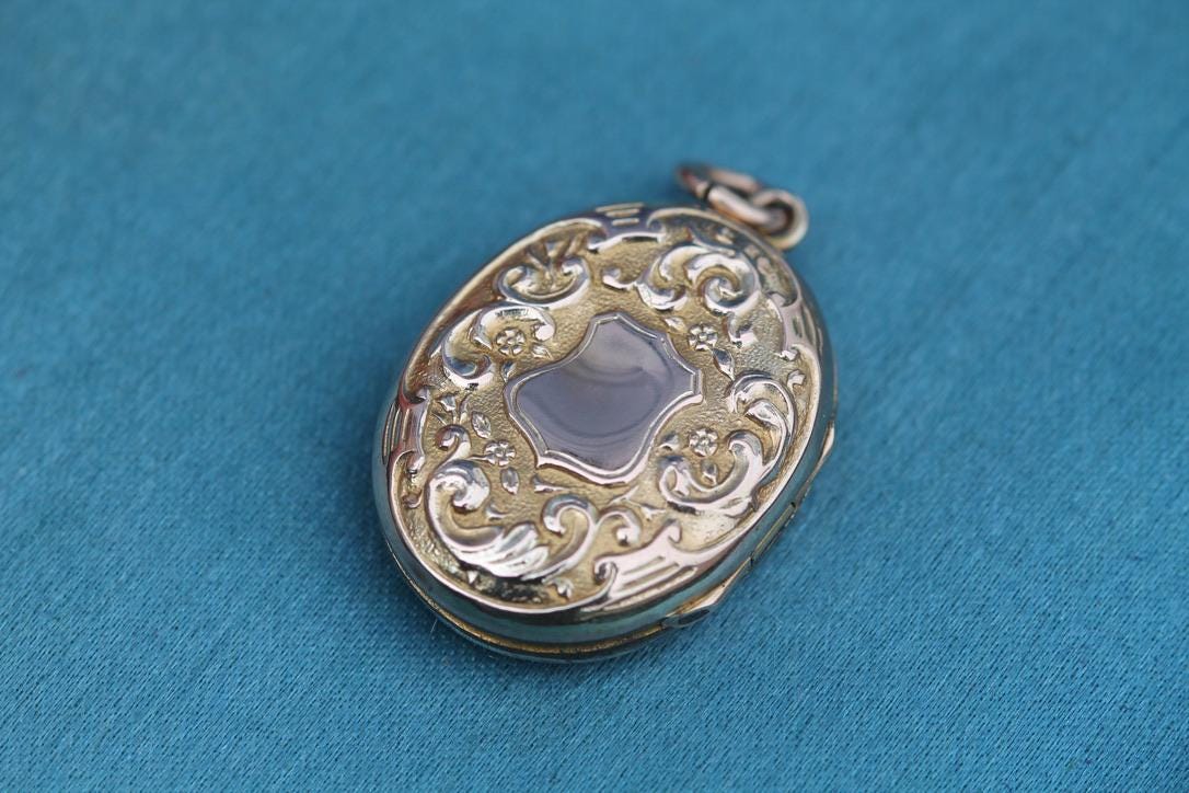 Antique 9ct Gold Embossed Shield Locket