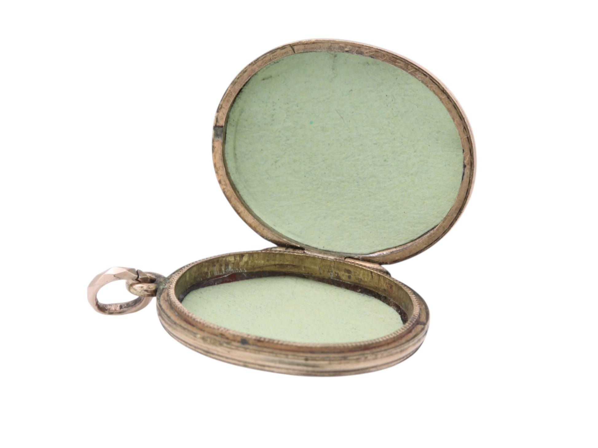 Antique-9ct-Gold-Chased-Ivy-Locket