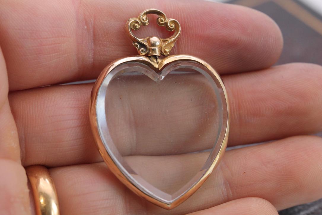 Antique 9ct Gold Heart Glass Locket, 1917