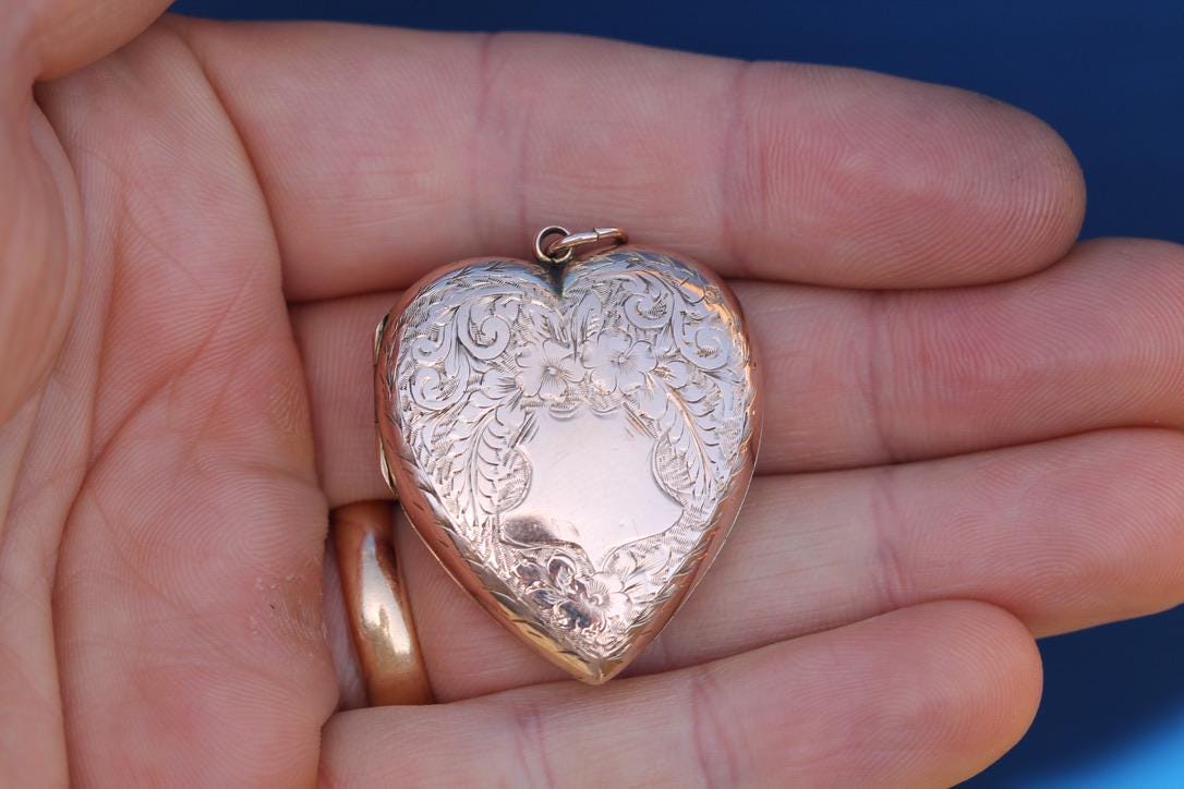 Antique 9ct Gold Large Heart Locket