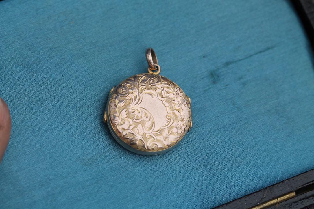 Antique 9ct Gold Triple Chased Locket