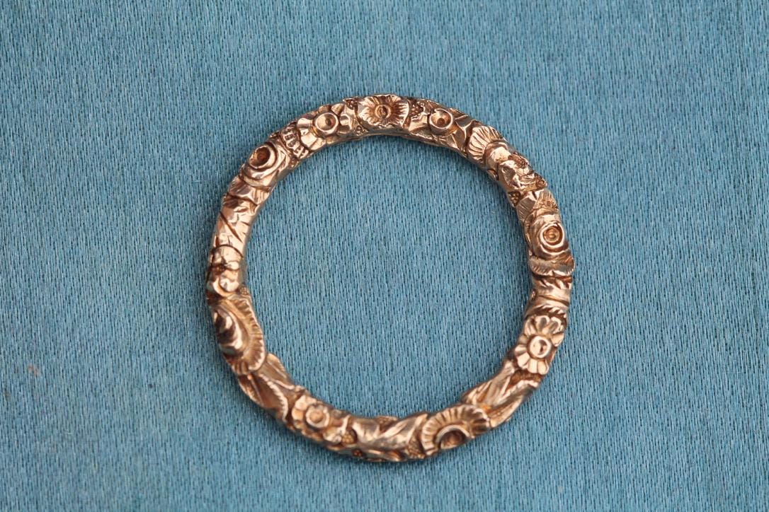 Antique Georgian 15ct Gold Finely Chased Split Ring, c.1830