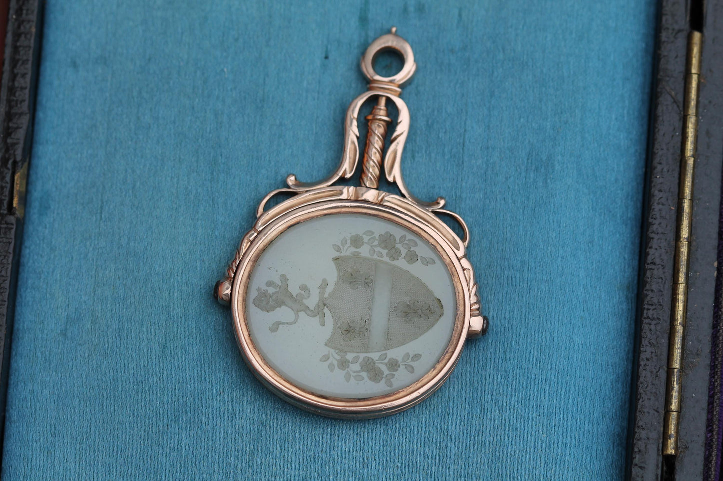 Antique 15ct Gold Intaglio Spinner Lion Rampant Pendant Seal