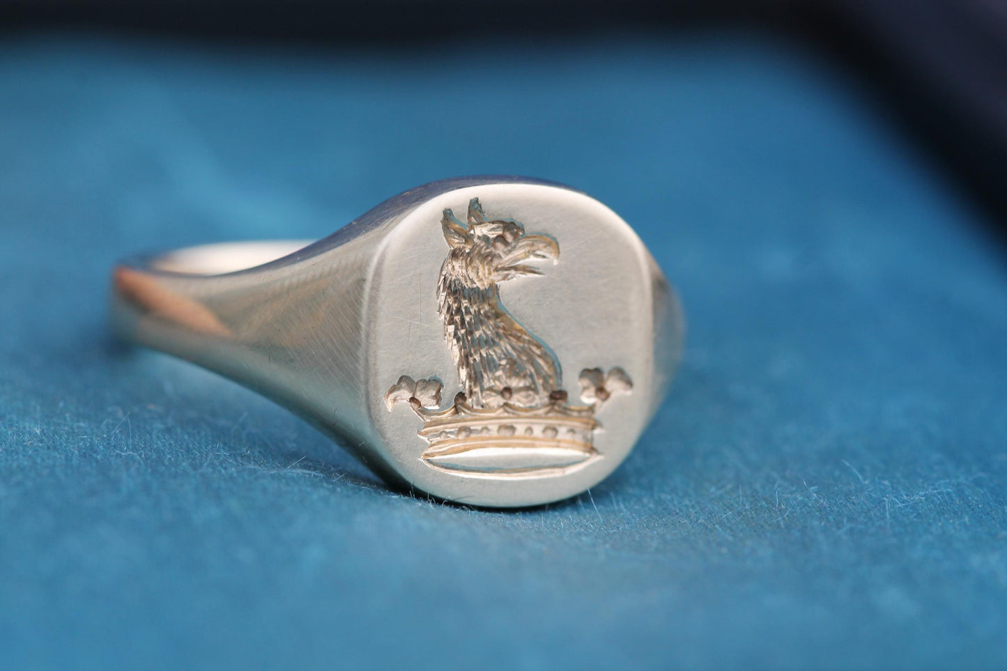 Vintage 9ct Gold Griffin Intaglio Signet Ring