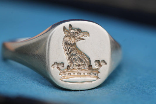 Vintage 9ct Gold Griffin Intaglio Signet Ring