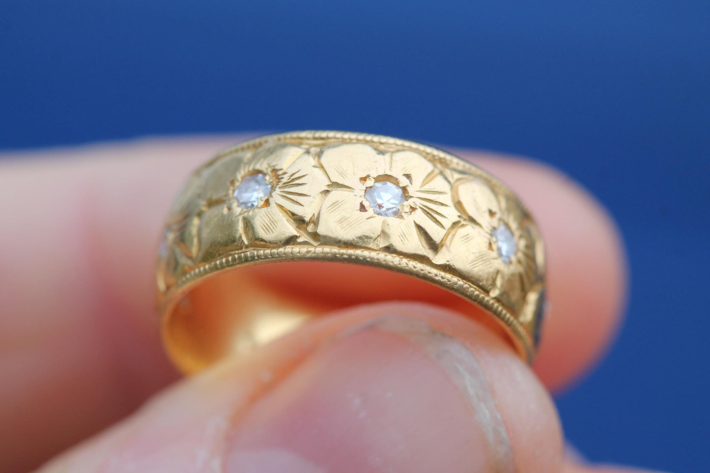 Vintage 22ct Yellow Gold Forget Me Not Chased Diamond Ring