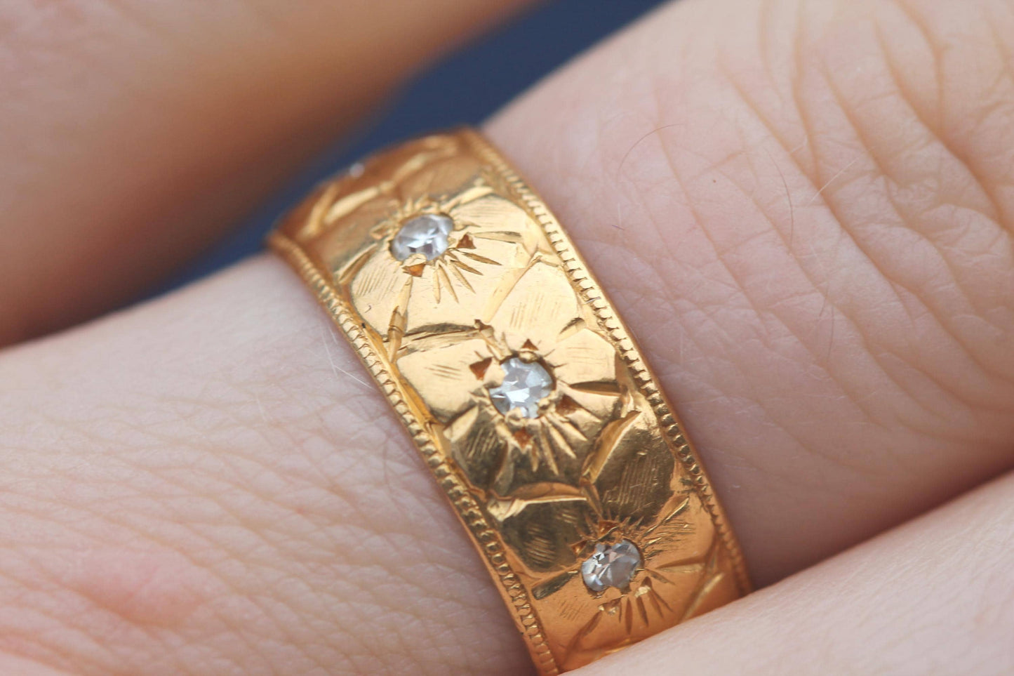 Vintage 22ct Yellow Gold Forget Me Not Chased Diamond Ring