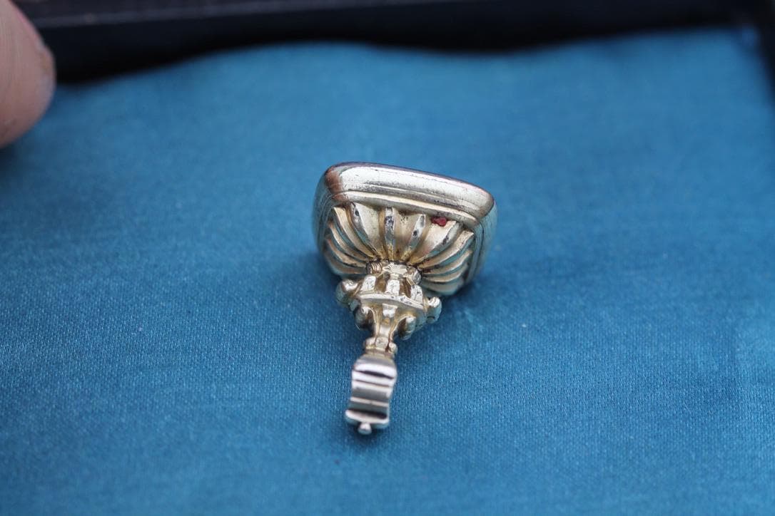 Antique-9ct-Rolled-Gold-Intaglio-"Obedience"-Greyhound-Seal-Pendant