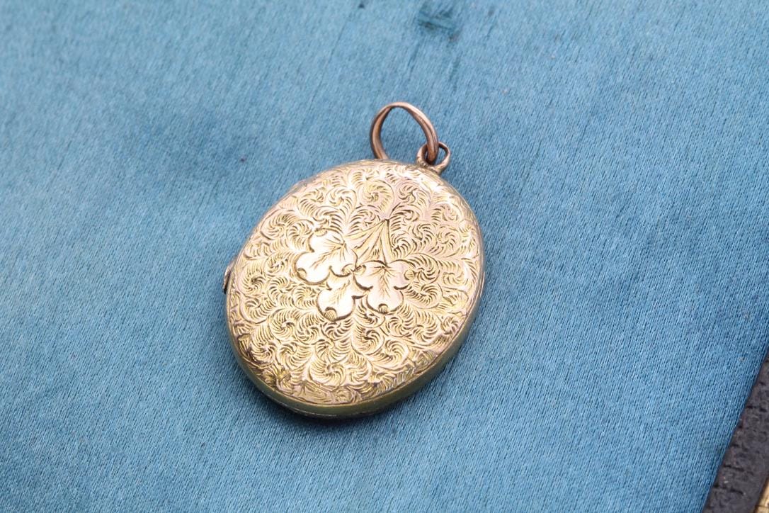 Antique 9ct Gold Victorian Shamrock Locket | c.1890
