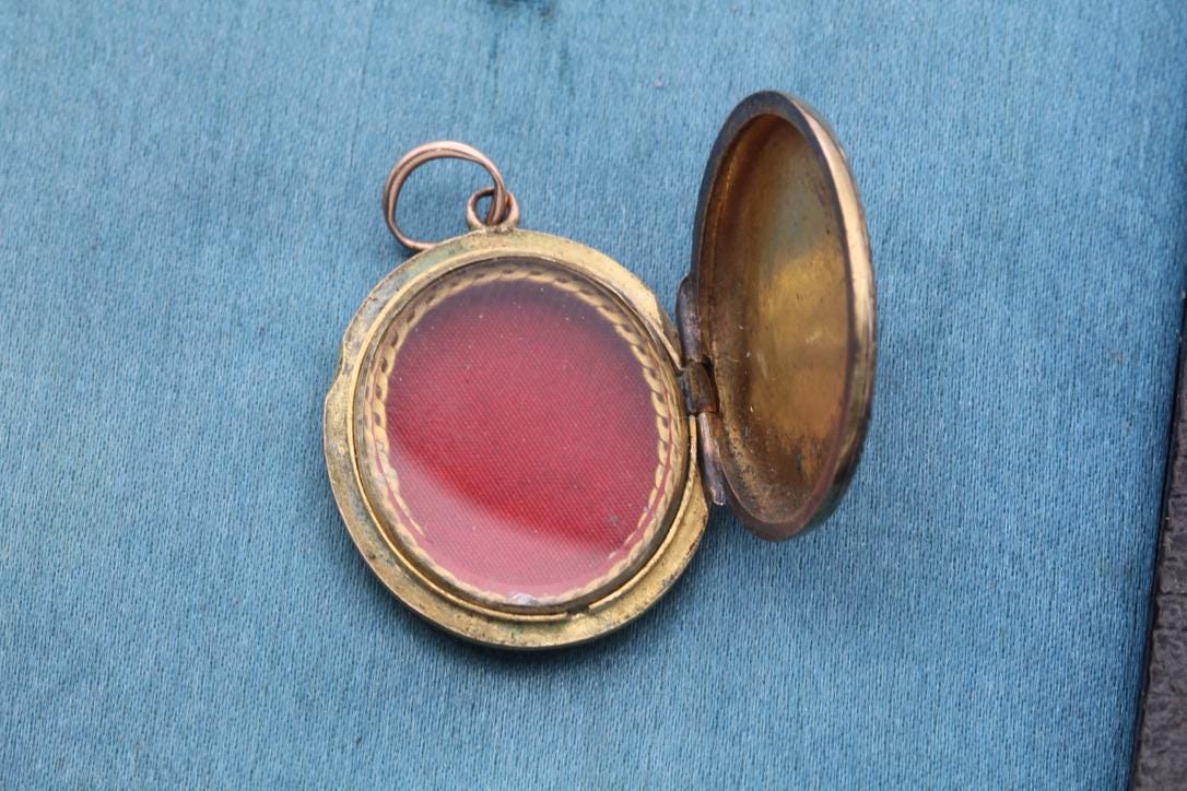 Antique 9ct Gold Victorian Shamrock Locket | c.1890
