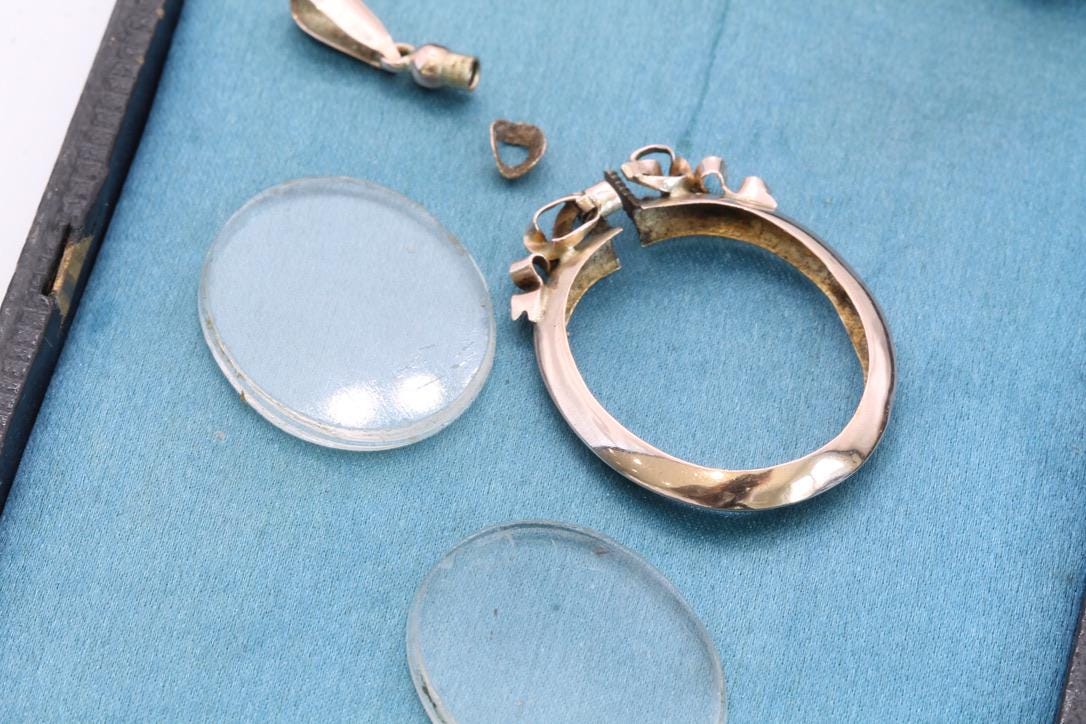Antique 9ct Gold Bow Glass Locket, 1913