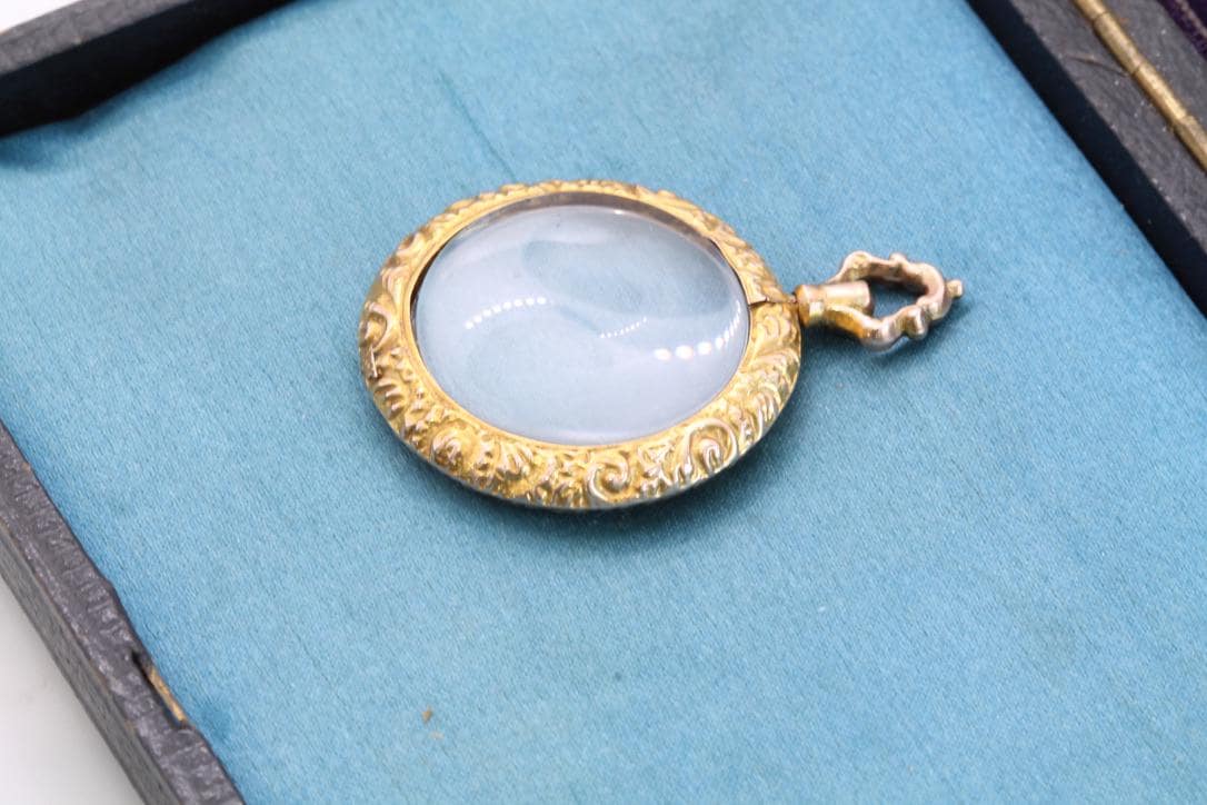 Antique 9ct Yellow Gold Embossed Locket