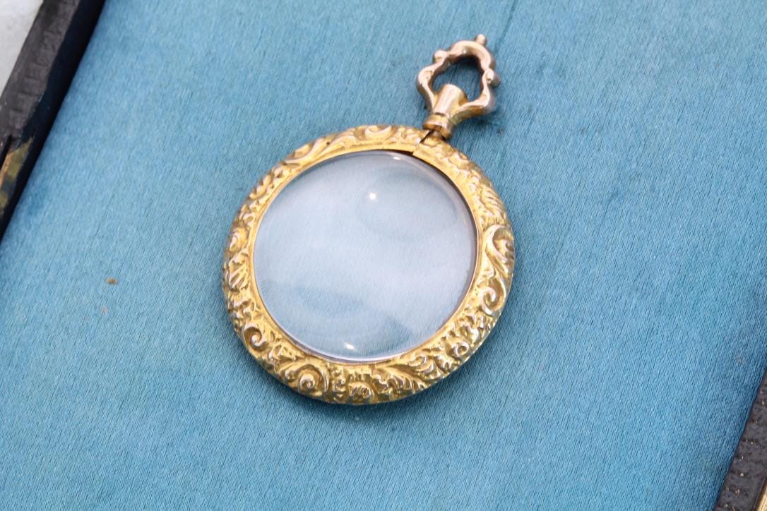 Antique 9ct Yellow Gold Embossed Locket