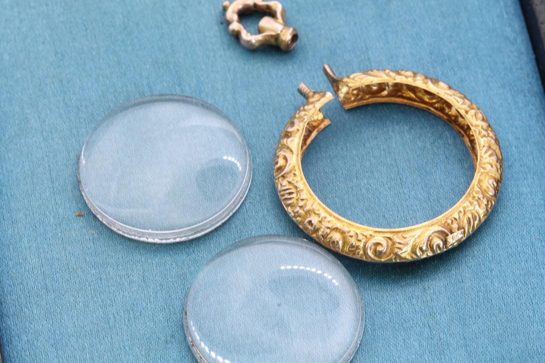 Antique 9ct Yellow Gold Embossed Locket