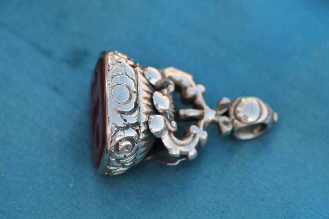 Antique-Georgian-9ct-Gold-Carnelian-Rebus-Intaglio-Seal,-“I-Love-You”