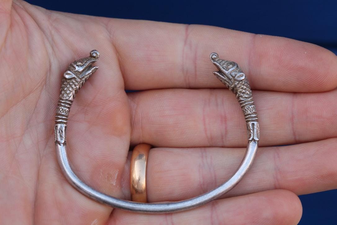 Antique-Sterling-Silver-Makara-Mythical-Creature-Bangle