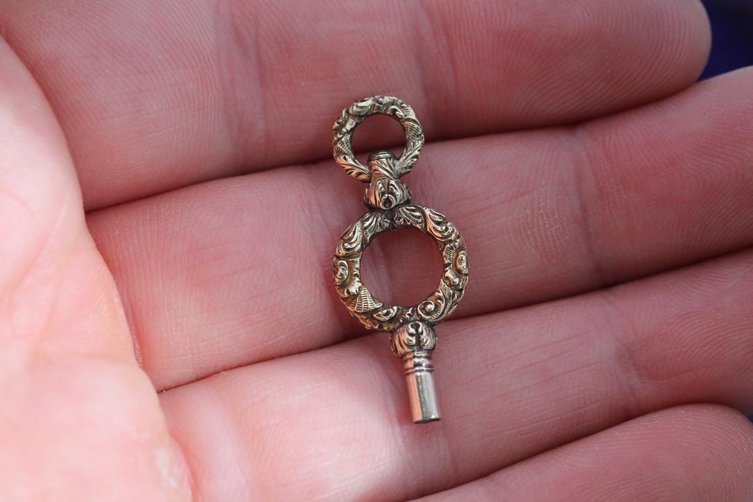 Antique Georgian 15ct Gold Chased Watch Key, Size 5