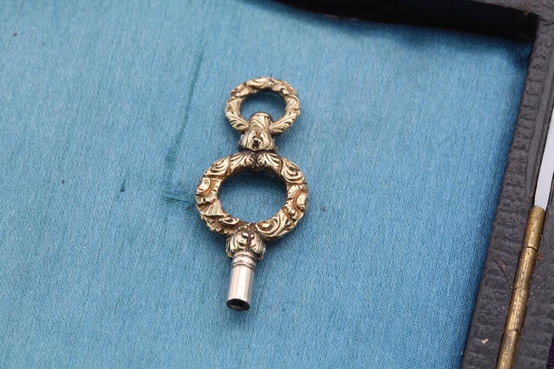 Antique Georgian 15ct Gold Chased Watch Key, Size 5