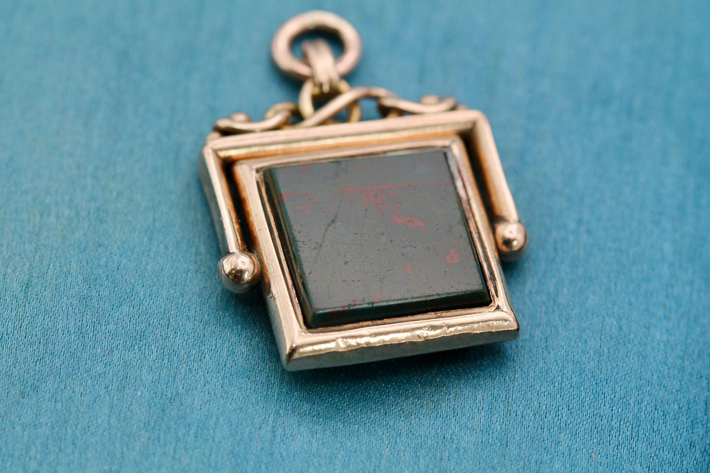 Antique 9ct Gold Bloodstone Carnelian Spinner Pendant